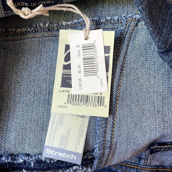 NWT Clash Jeans Cropped Jean Jacket. Small - Picture 8 of 9